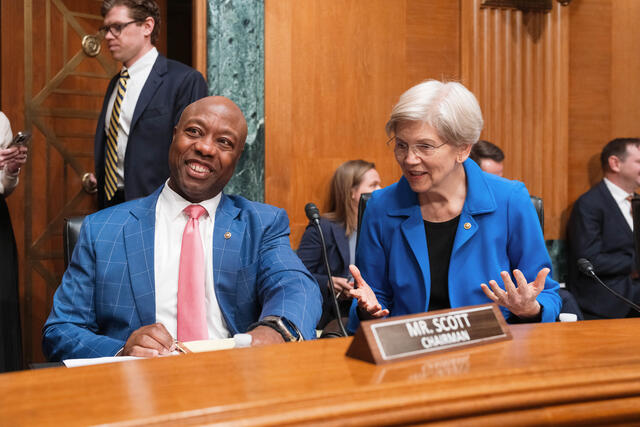 Chairman Scott and Ranking Member Warren at the committee dais